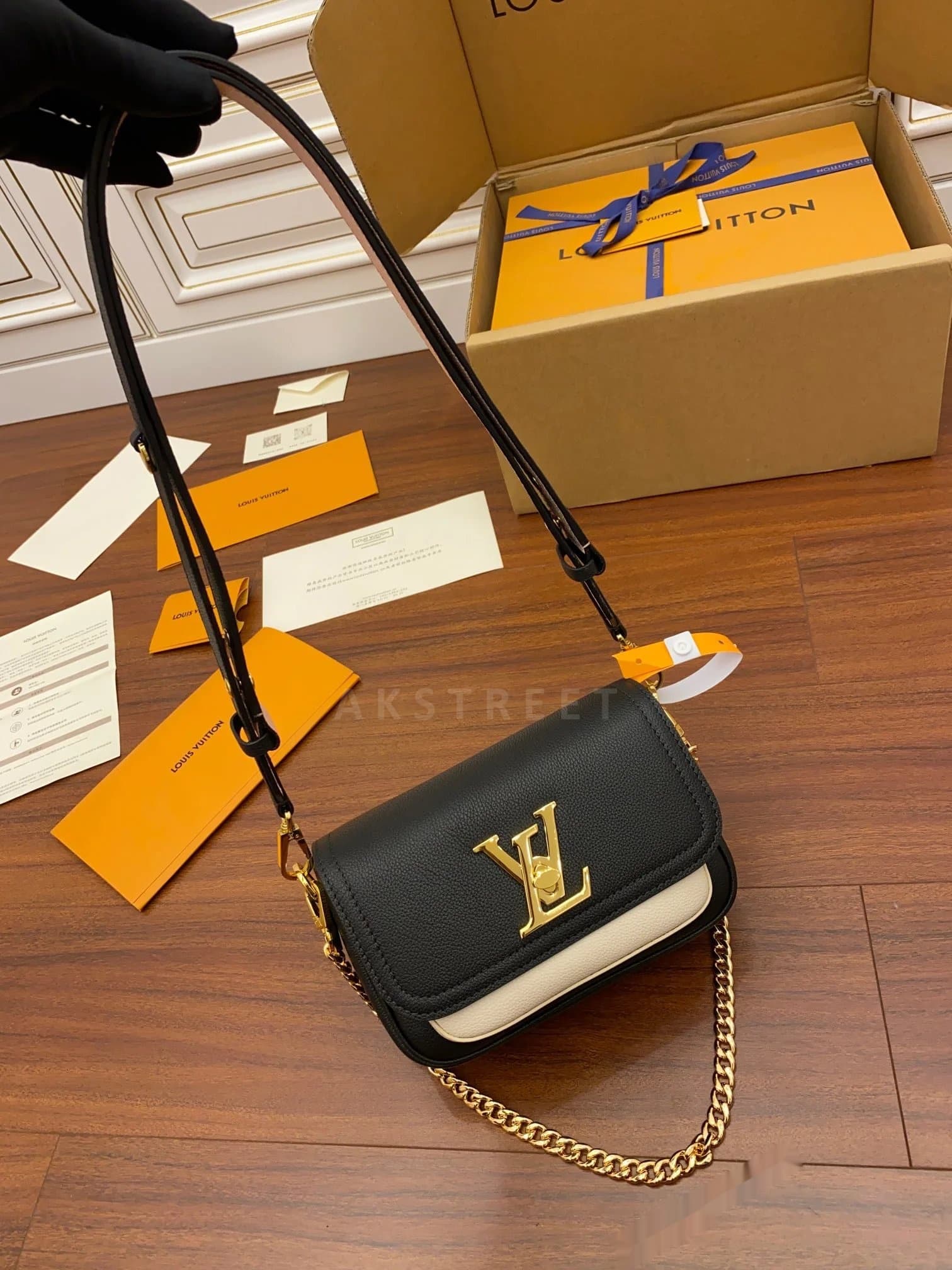 LV Louis Vuitton Lockme Tender Soft Grain Chain Calfskin…