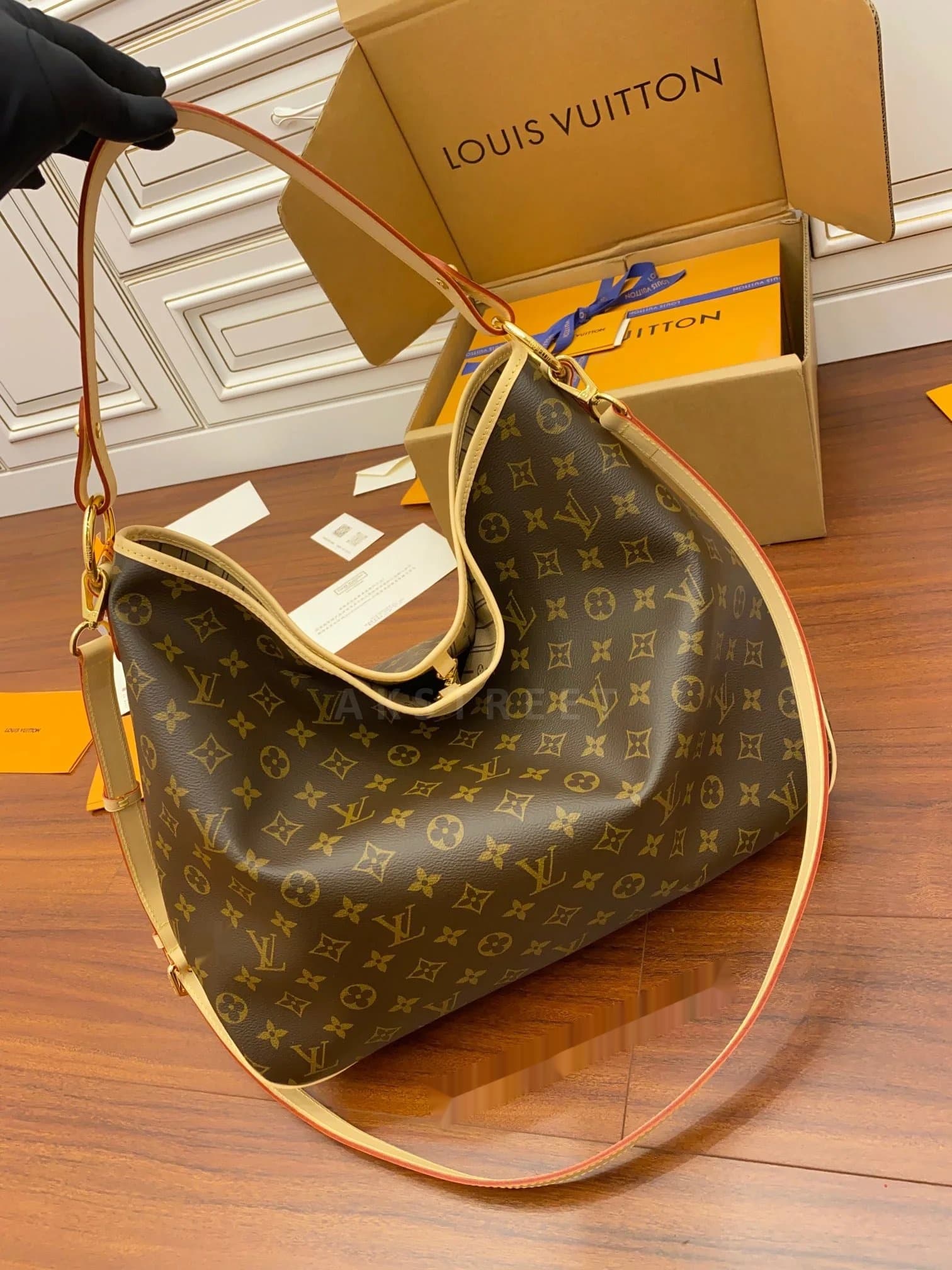 LV Louis Vuitton Classic Monogram Full Print Magnetic…
