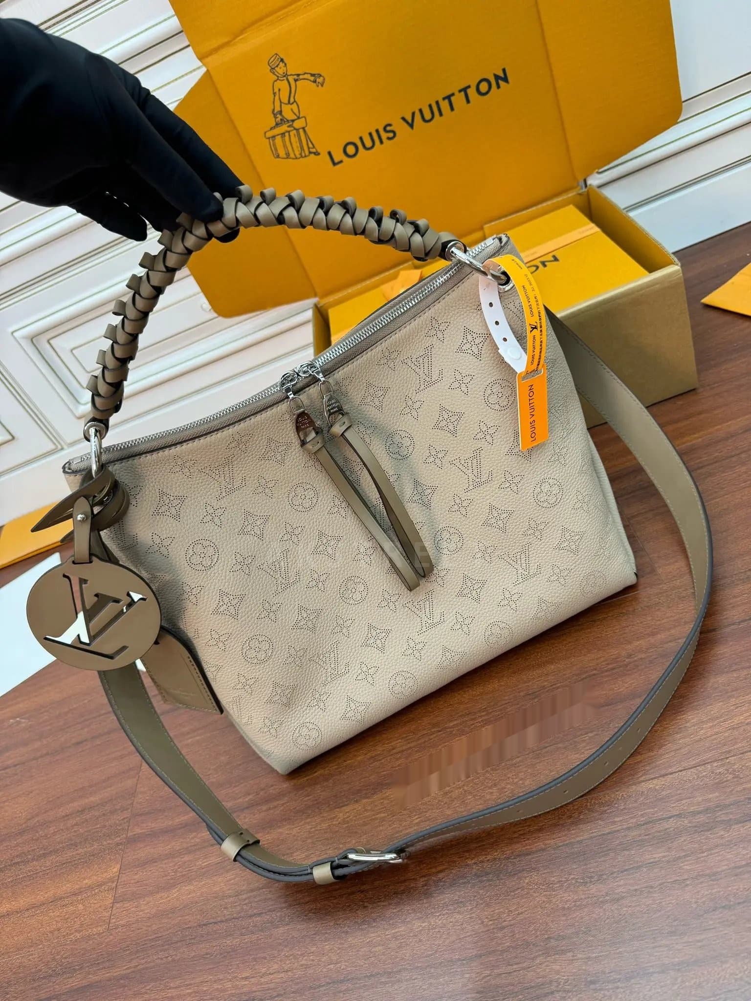 LV Louis Vuitton Beaubourg Calfskin Hobo Bag Portable…