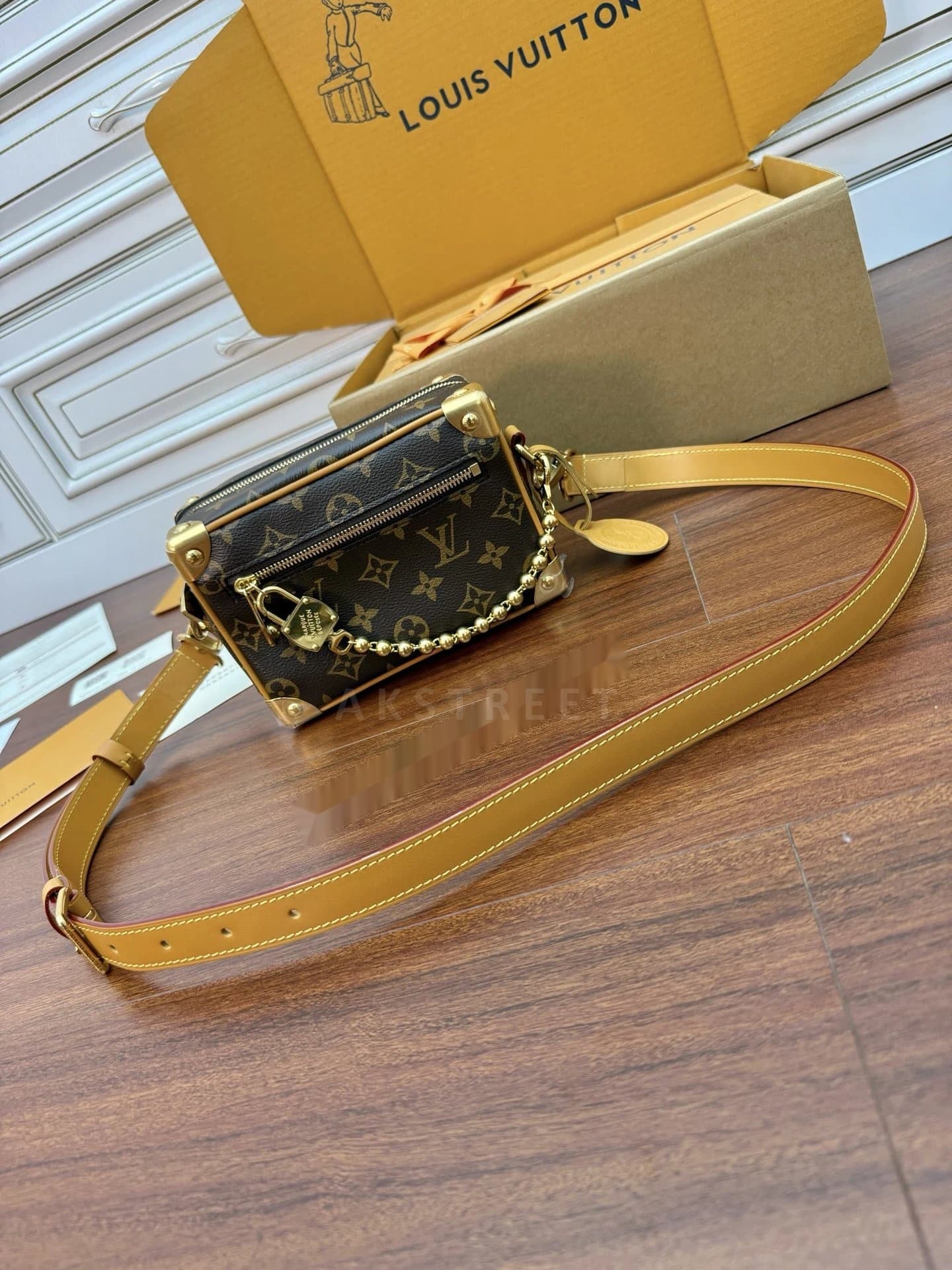 LV Louis Vuitton Monogram Metal Chain Coated Canvas Box Bag…