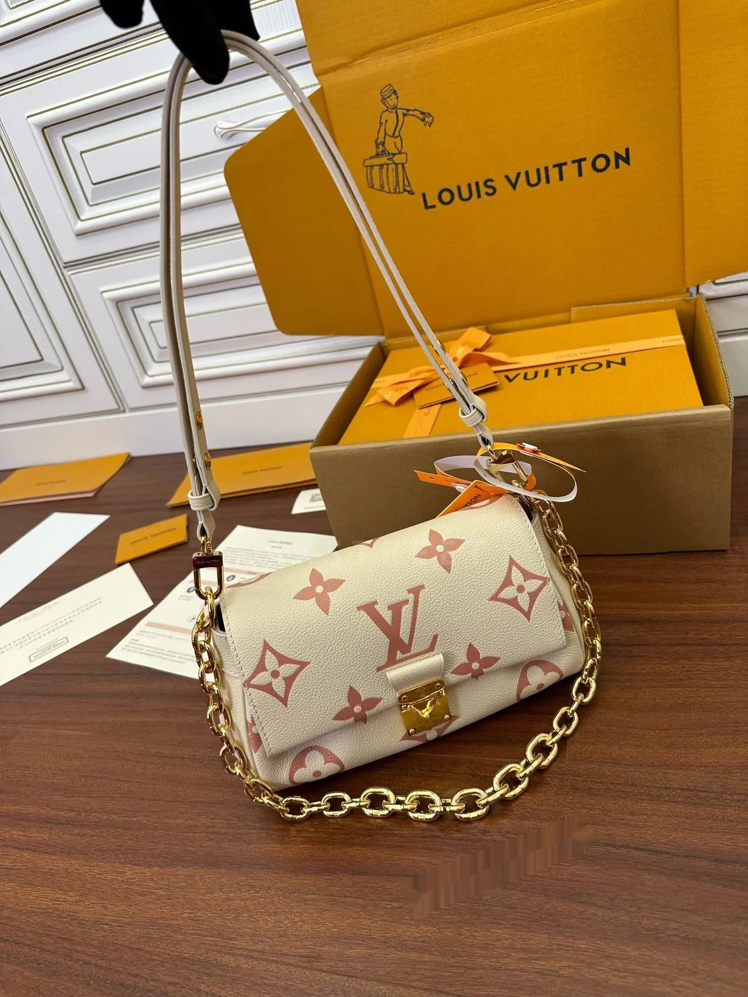 LV Louis Vuitton Favorite Detachable Adjustable Shoulder…