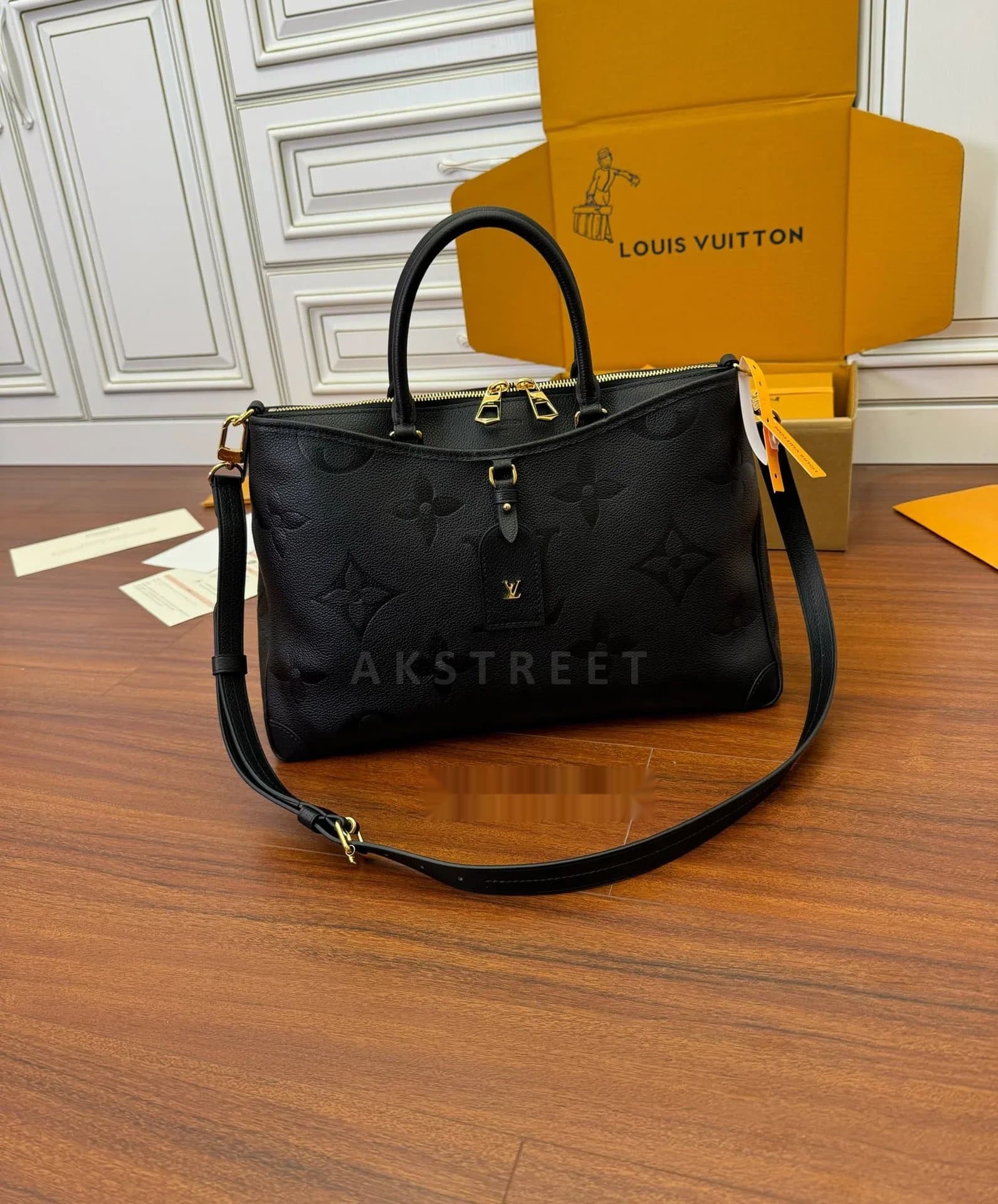 LV Louis Vuitton Embossed Pattern Detachable Adjustable…