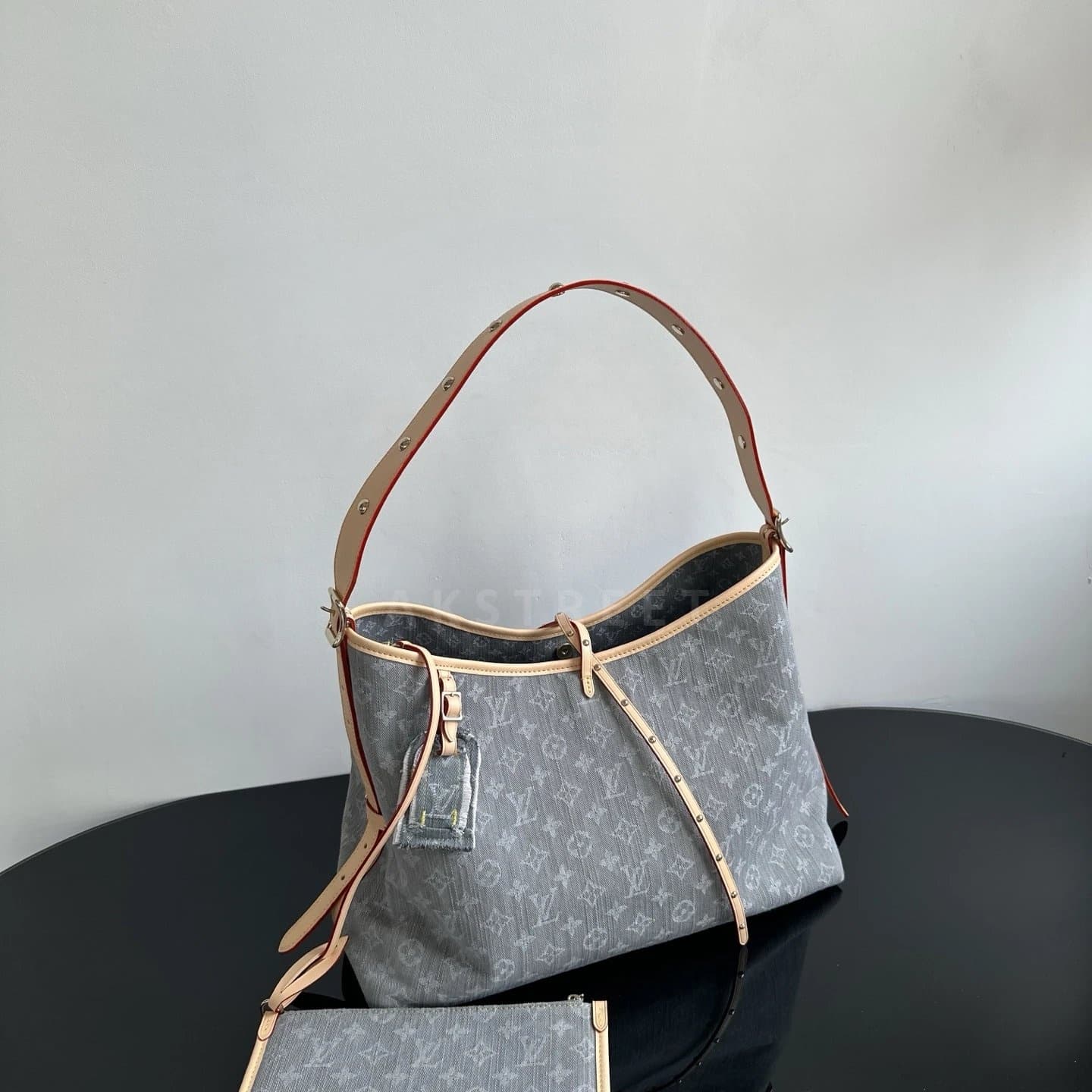 LV Louis Vuitton Grey Tannin Full Body Logo Print…