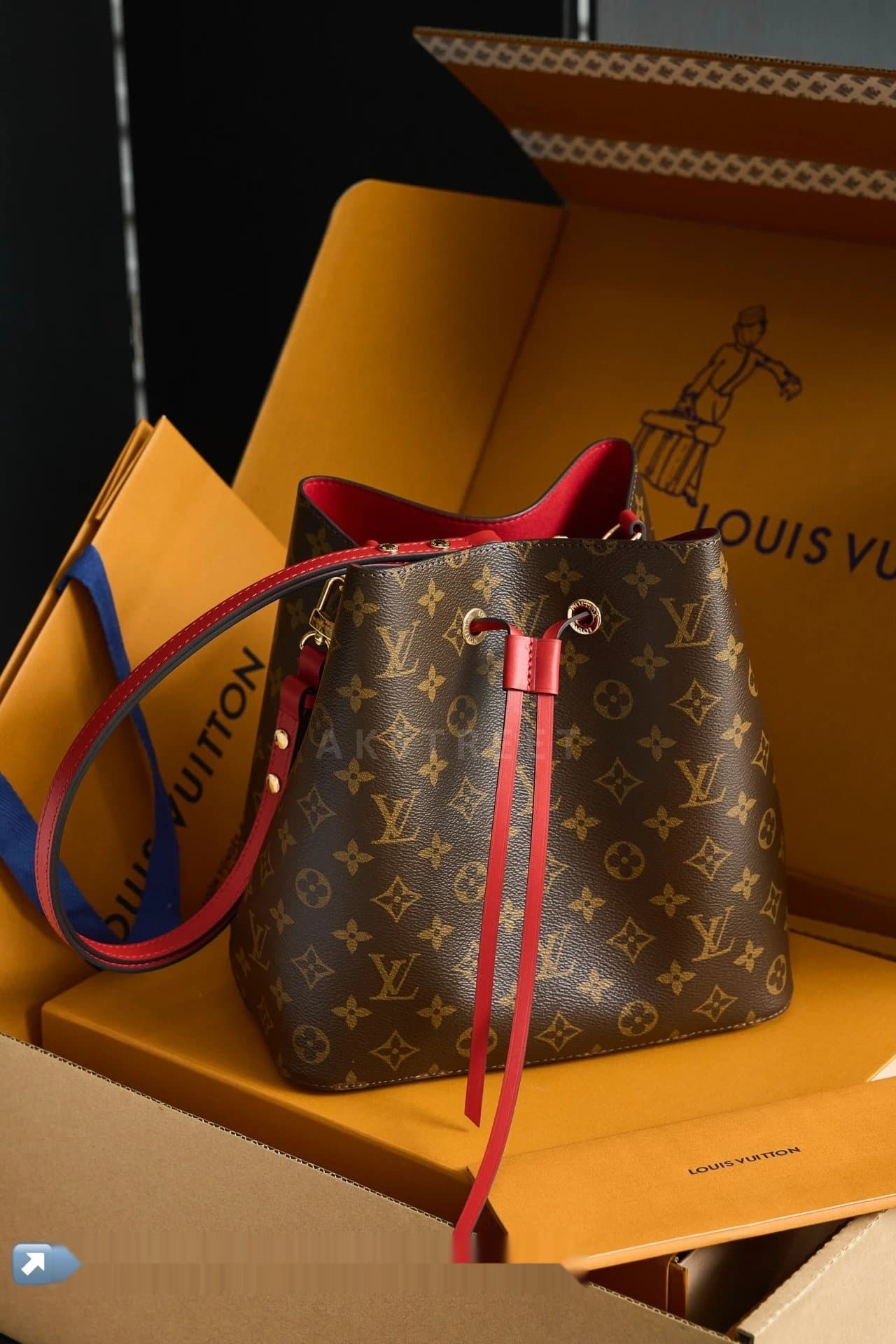 LV Louis Vuitton Classic Monogram Canvas Cowhide Trim…